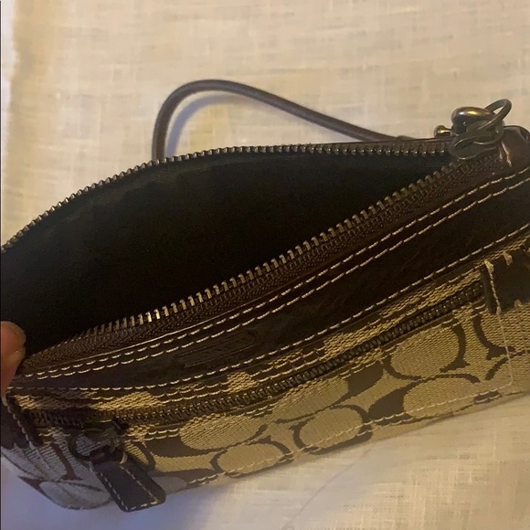 Coach wristlet - Picture 4 of 4